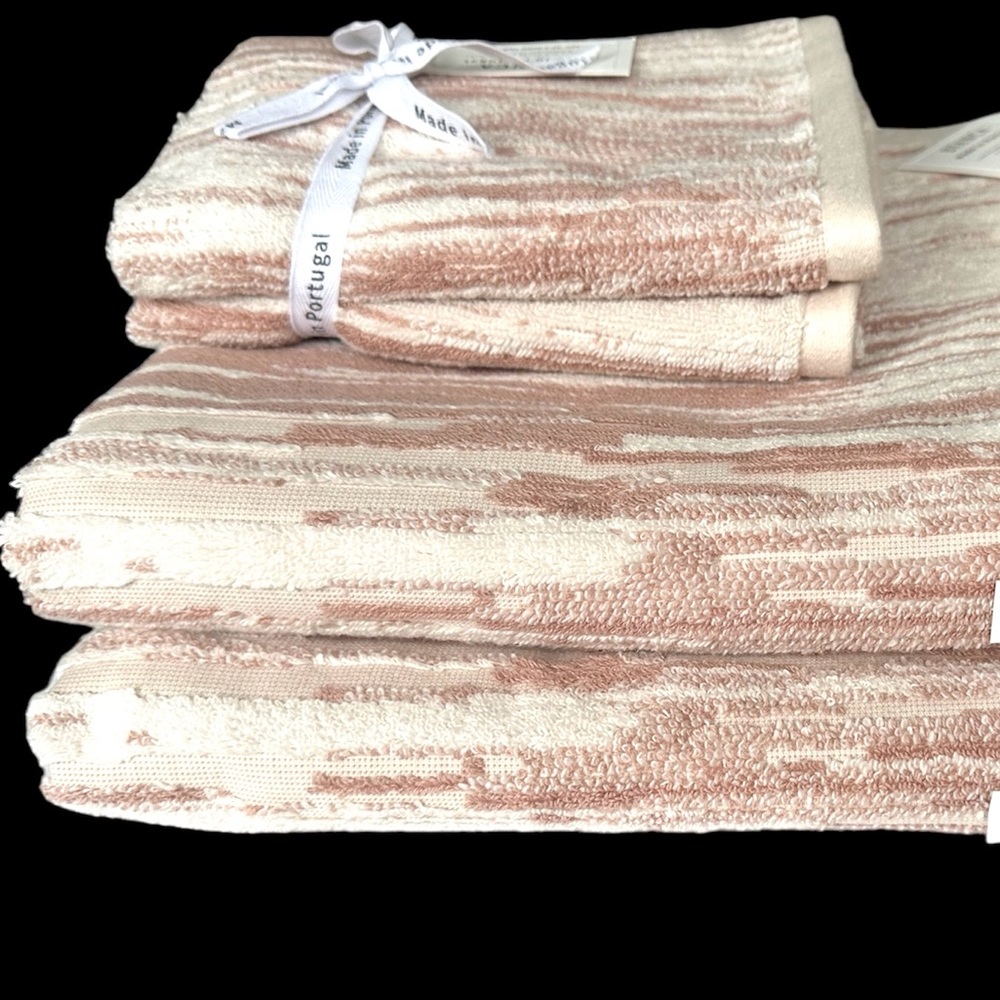 Bianca 4 Pc. Bath, Hand Towel Set 100% Cotton Ivory & Light Dusty Peach NWT